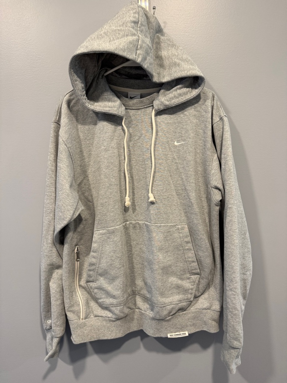 Nike Standard Issue Men’s Hooded Sweater Size Medium Tall